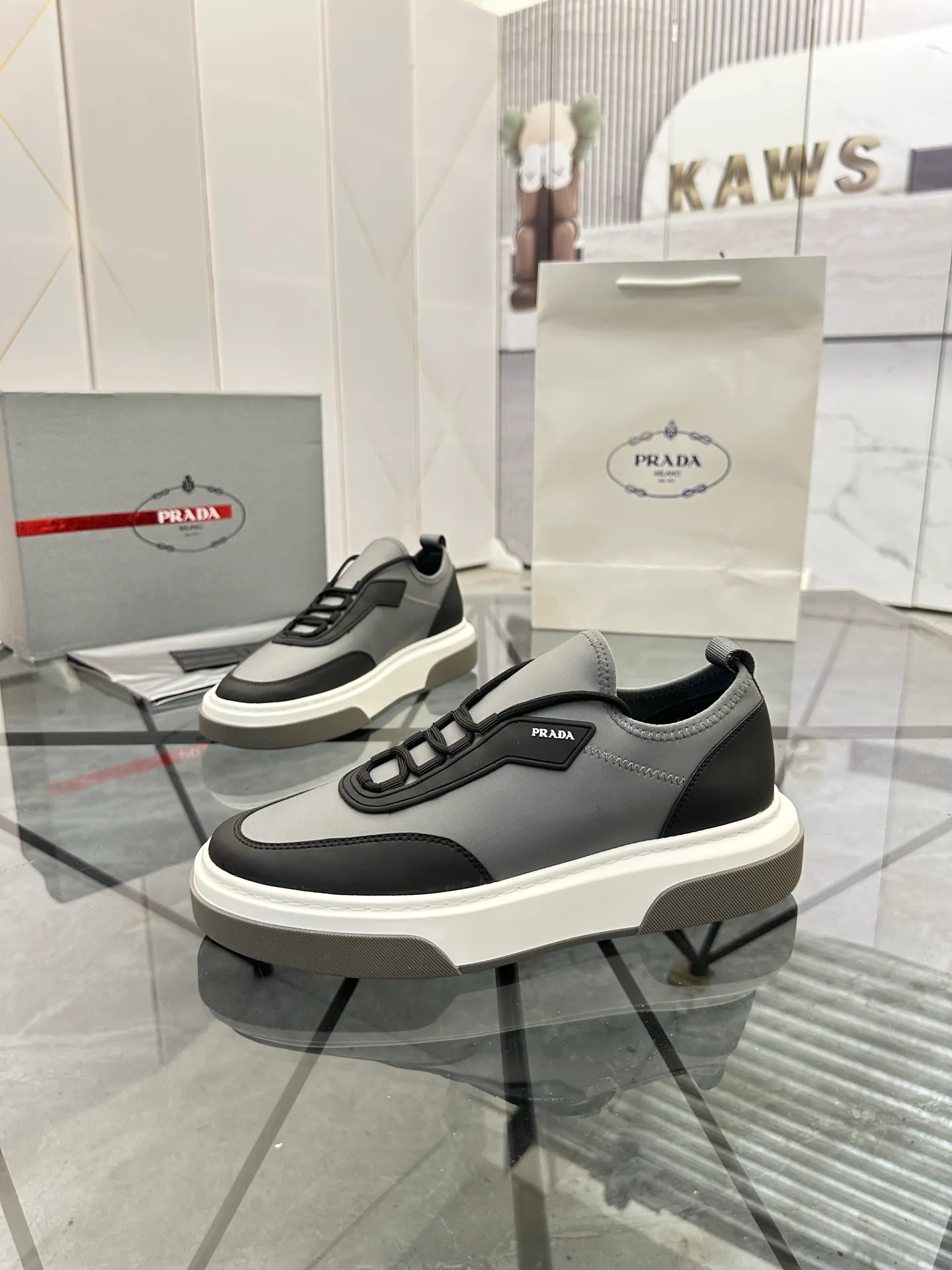 Men's shoes for sale 💰: 💰P600¥ High-end top quality Product trademark: Prada *"Prada*" low-top casual shoes Regular size: 38-45 (can be customized to 46) Product materials: Upper imported glue splicing original material, breathable lining, cowhide foot pads, original outsole. Number: 832